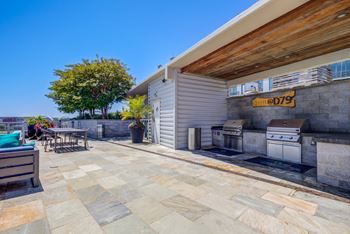 Full bar and outdoor grill stations